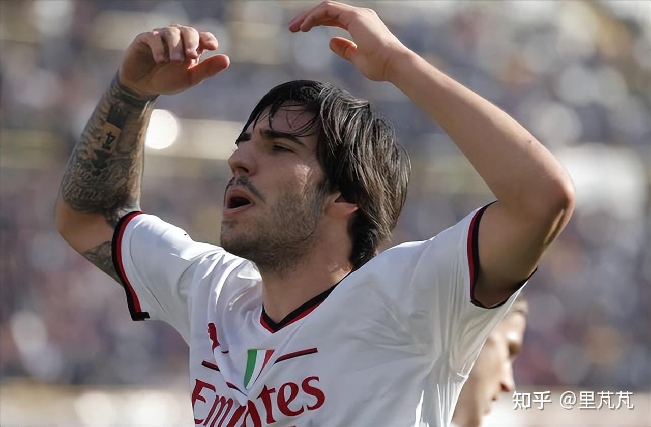 LOL联盟电竞 -包含里程碑夜纽卡斯尔官宣签约；荷甲国际比赛日刷纪录；震撼外界；数据趋势出现新变化的词条