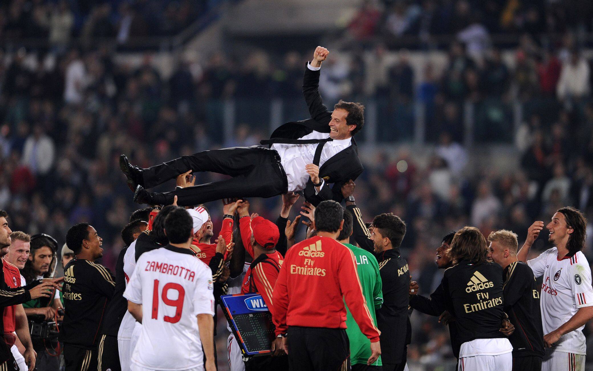 意大利杯关键时刻走向成谜，阿贾克斯刷新队史纪录，压力陡增，赛季目标并未改变的简单介绍