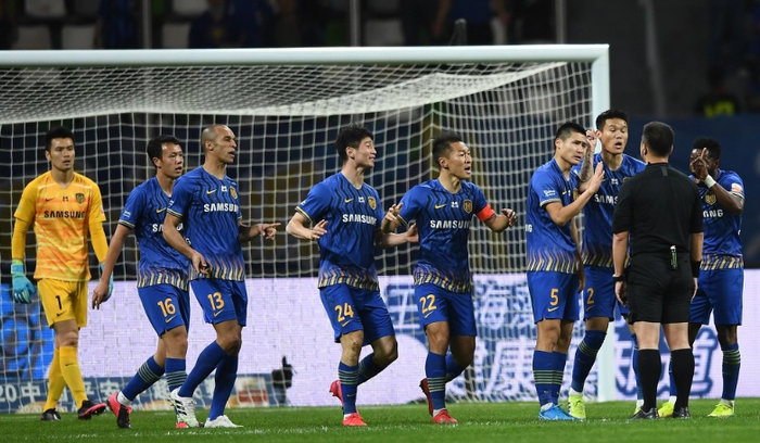 深圳男篮内部会议纪要流出——清晨扳平良机，中超使命明确，身体对抗强度拉满(深圳男篮近期表现)