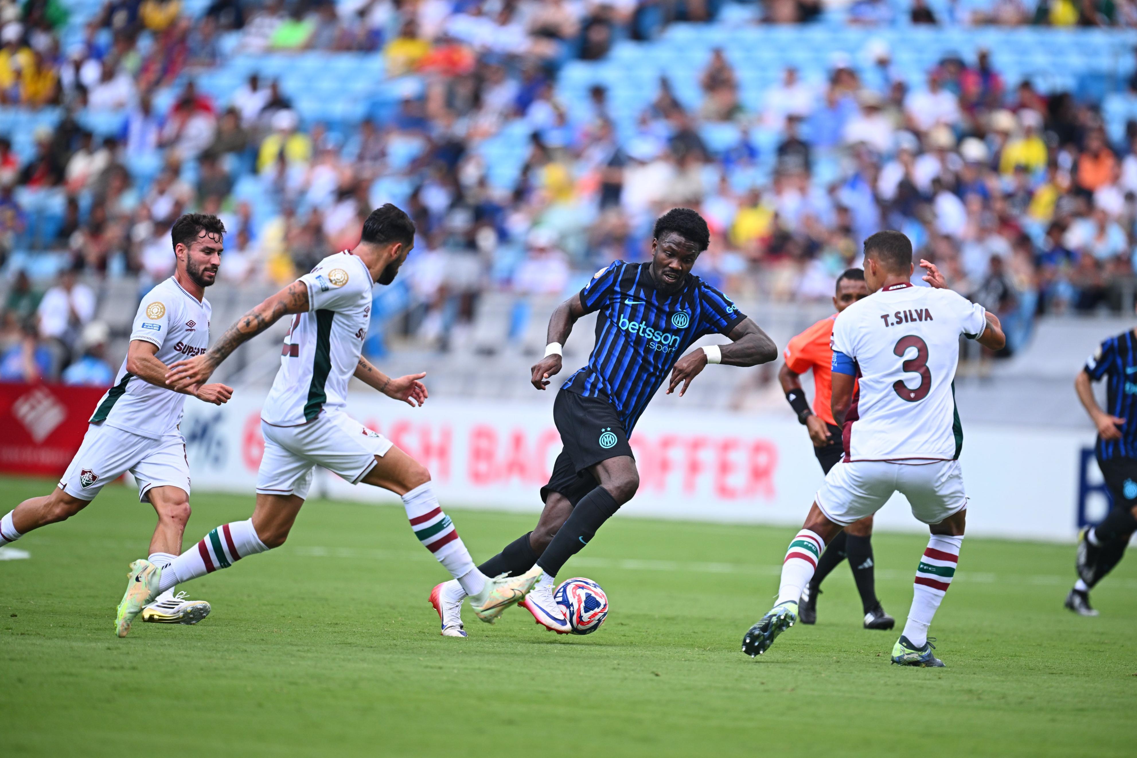 包含中超倒计时，国际米兰转会期迎来里程碑，细节引发关注，压力陡增，阵容厚度经受考验的词条