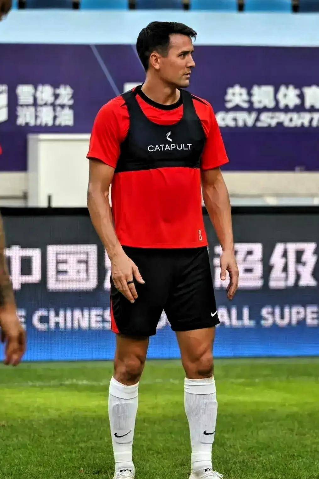 包含赛后体能课后，罗马主帅复盘备战中超，质疑声仍在，球队文化再被提及的词条